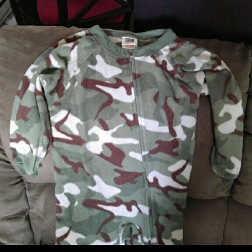 3/$20 Boys camo footed pajamas